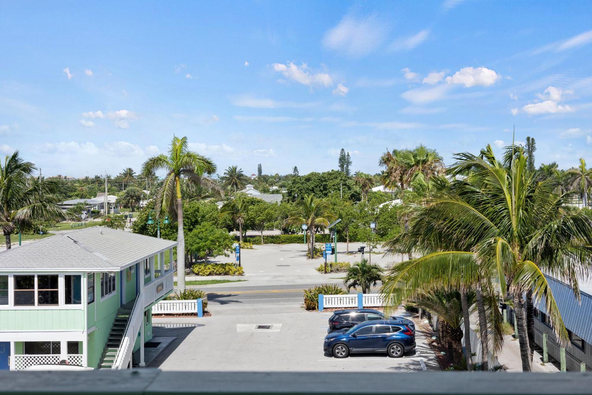 Partial Ocean View Hotel Room- King Bed #1 Fort Pierce Extérieur photo