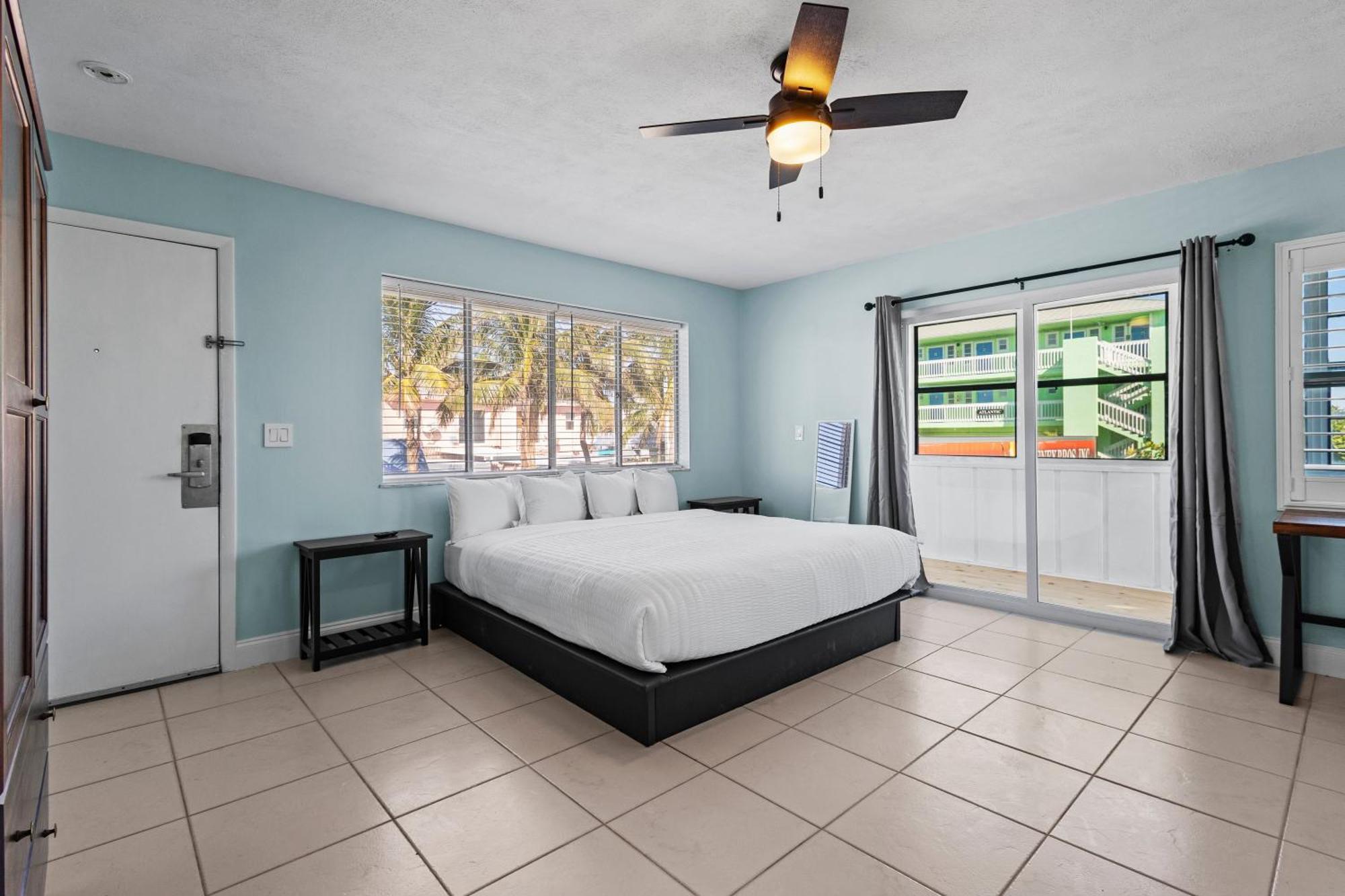 Partial Ocean View Hotel Room- King Bed #1 Fort Pierce Extérieur photo