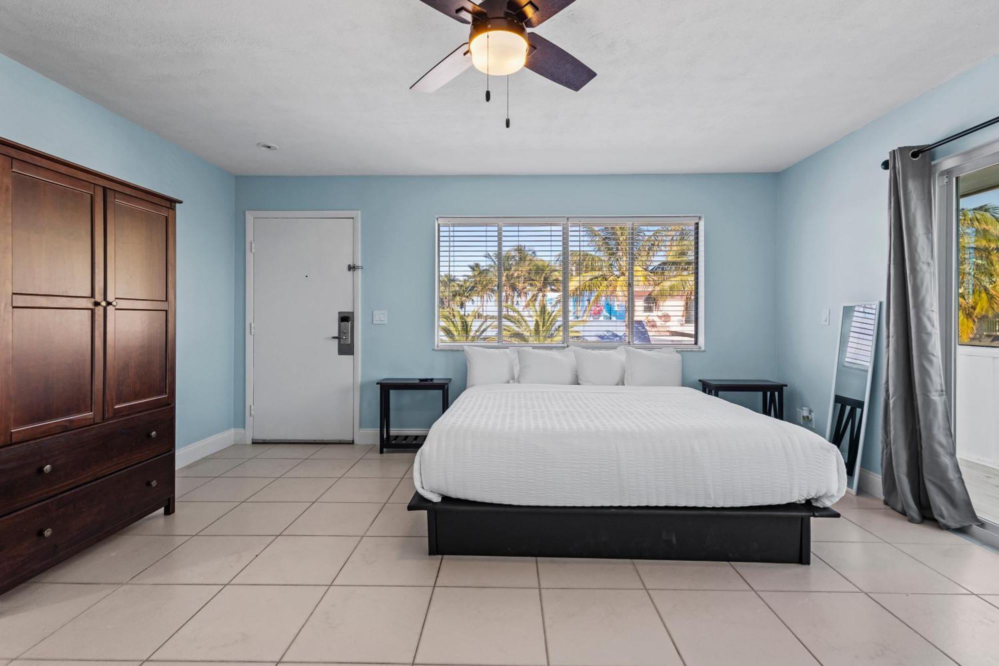 Partial Ocean View Hotel Room- King Bed #1 Fort Pierce Extérieur photo
